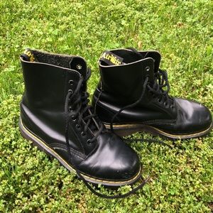DR MARTENS